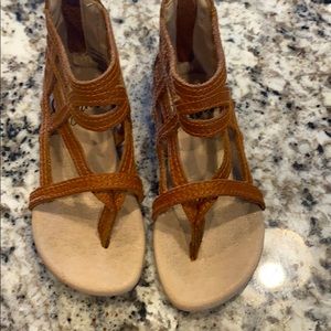 Monkey Feet brown sandal